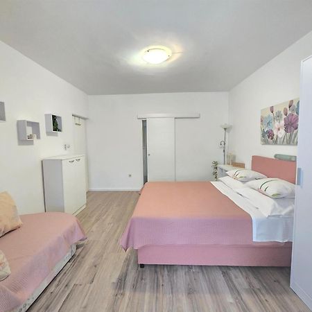 Apartment Ljerka Barbat na Rabu Eksteriør bilde
