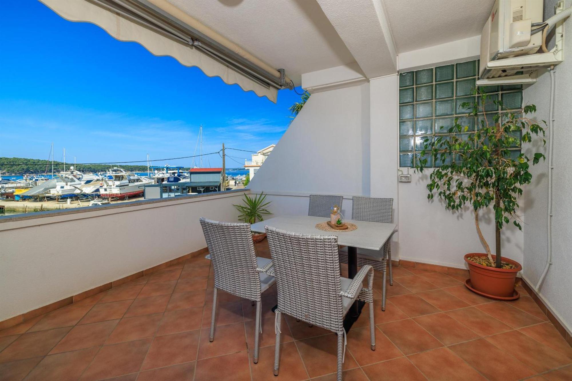 Apartment Ljerka Barbat na Rabu Eksteriør bilde